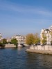 Le défi du jour : traverser Paris à la nage !